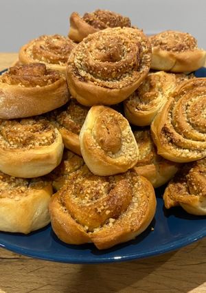 A picture of Vegan cinnamon rolls.
