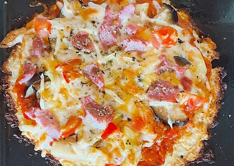Pizza healthy con masa de coliflor y lacón