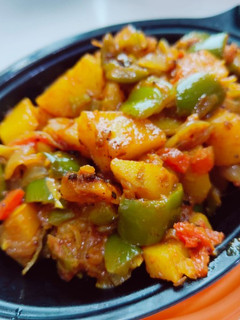 पोटैटो कैप्सिकम(potato capsicum recipe in hindi) रेसिपी मुख्य फोटो