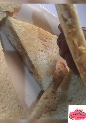 A picture of Eggg sandwich for breakfast.