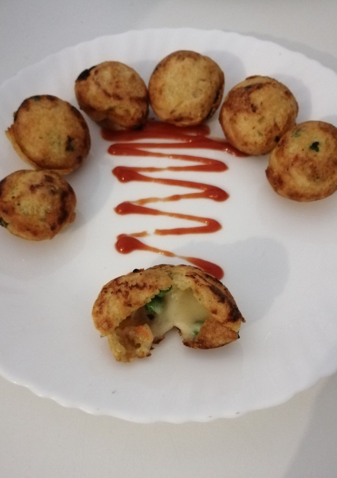 A picture of Moong dal Appe.