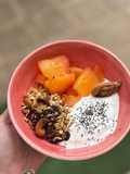 Bowl de fruta, granola y yogur