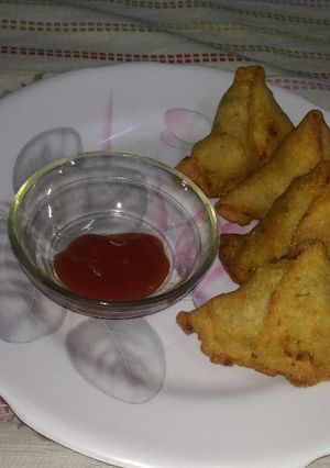 A picture of Punjabi samosa.