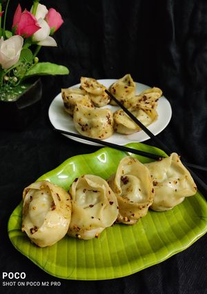 চিলি অয়েল মোমো (chilli oil momo recipe in Bengali) রেসিপির প্রধান ছবি