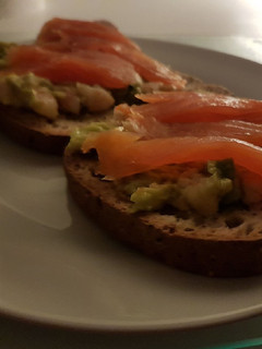 Una foto de Tostas de salmón sin gluten