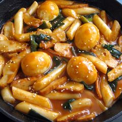 A picture of Topokki (Tteokbokki).