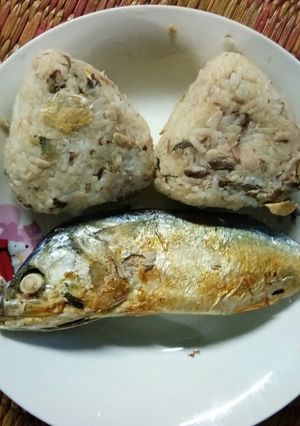 รูปของ ข้าวปั้นปลาทูย่าง