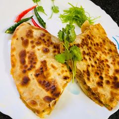 A picture of Veg quesadilla paratha.