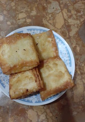 A picture of Corn chicken box samosy.