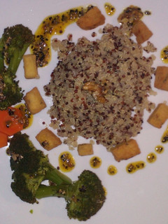 Una foto de Bio Ensalada templada de quinoa
