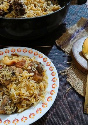 A picture of Yakhni Murg Pulao.