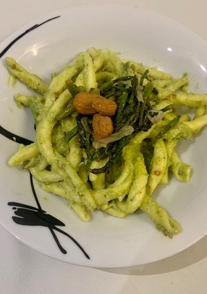 Foto di Maccheroni al ferretto con asparagi e mandorle