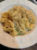 Tortelloni ripieni con crema di stracchino, parmigiano e salvia