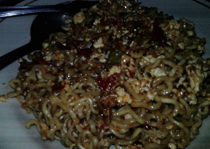 Mie indomie rendang pedas