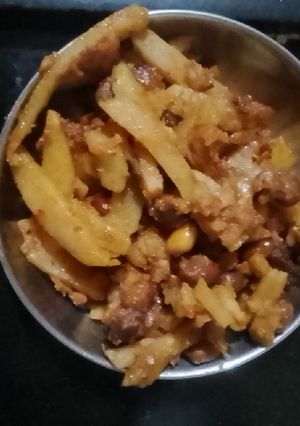 શીંગ બટાકા નું શાક (Shing Bataka Shak Recipe In Gujarati) રેસીપી મુખ્ય ફોટો