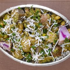 A picture of Surti Undhiyu.