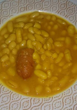 Una foto de Habichuelas con verduras y chorizo