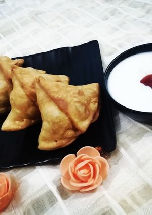 दही समोसा (Dahi samosa recipe in hindi) रेसिपी मुख्य फोटो