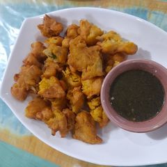 A picture of Street style pakory.