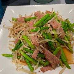 Stir-Fry Asparagus & Bean Sprouts & Bacon A picture of Stir-Fry Asparagus & Bean Sprouts & Bacon.