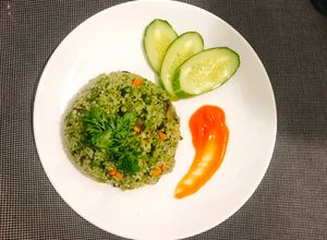 Hình của món Cơm chiên thảo mộc - 90 ngàn 3 món chay chanh sả :).