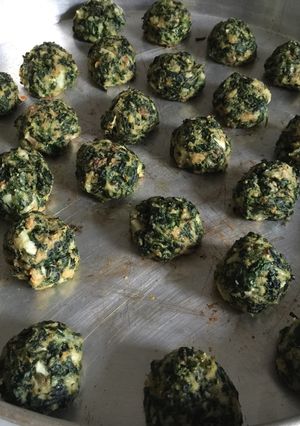 A picture of Mushroom spinach balls.