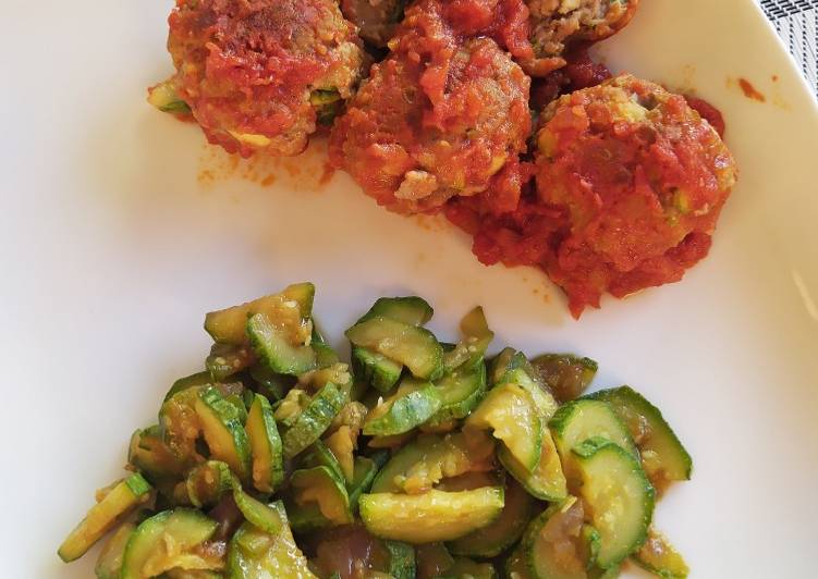 Polpette di carne e zucchine con contorno di zucchine