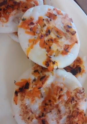 A picture of Vegetable idli with a fried twist.