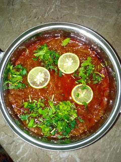 A picture of 3 color onion salan.