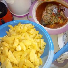 A picture of My fish pepper soup with chips.