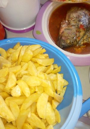 A picture of My fish pepper soup with chips.
