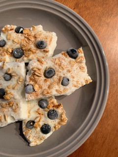 A picture of Palanquetas de yogurt.