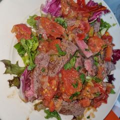 Tomato salsa beef salad A picture of Tomato salsa beef salad.