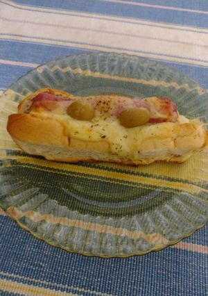 Una foto de Panchito gratinado (pancho-pizza)