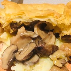 A picture of Vegan chicken and mushroom pie 🌱.
