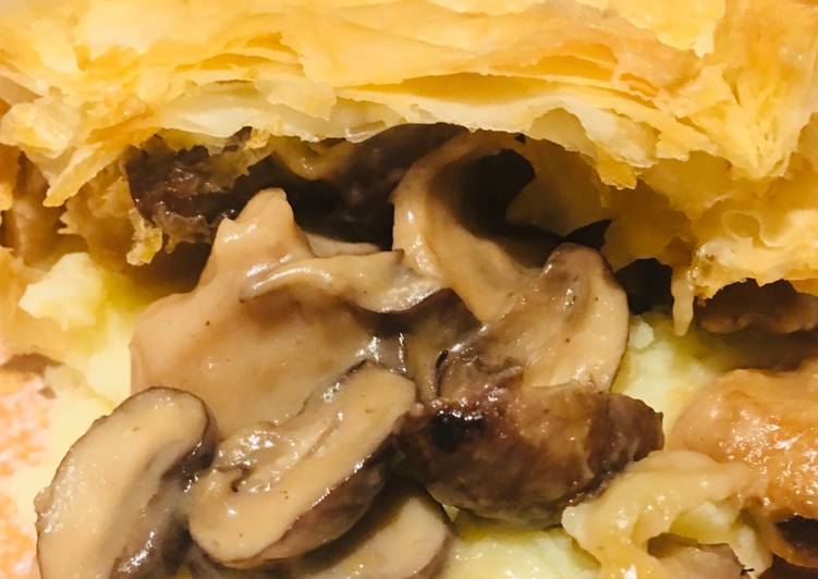 Vegan chicken and mushroom pie š±
