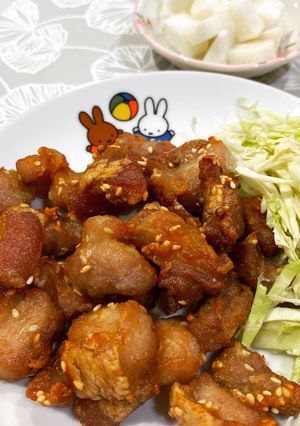 รูปของ หมูสามชั้นทอดน้ำปลา Fried Pork Belly with Fish sauce