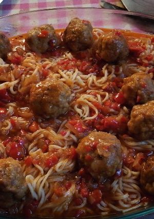Una foto de Albóndigas con Tallarines