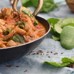 A picture of Chicken Vandail with Spinach.
