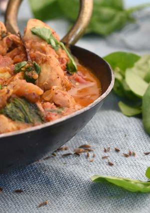 A picture of Chicken Vandail with Spinach.
