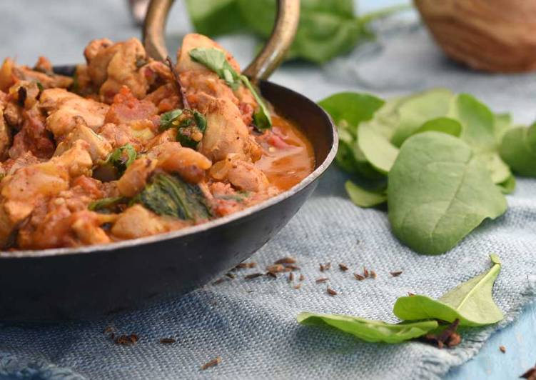 Simple Way to Serve Tasteful Chicken Vandail with Spinach