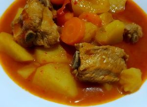 Foto principal de Costillas de cerdo con patatas.(Thermomix TM5)