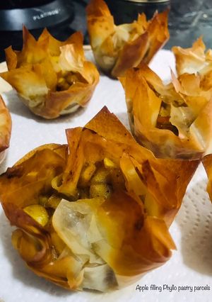 A picture of Apple-filling Phyllo Pastry Parcels 🥐.