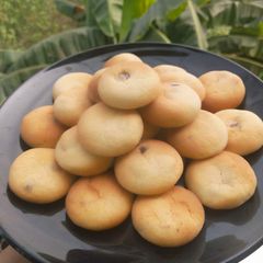 A picture of Buttery Choco Chips Cookies.