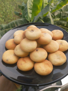 A picture of Buttery Choco Chips Cookies.