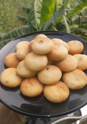 A picture of Buttery Choco Chips Cookies.