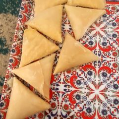A picture of Chicken samosa.