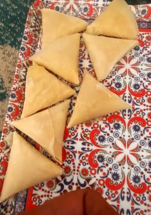 A picture of Chicken samosa.