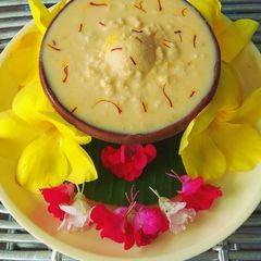 A picture of Rasgulla in Rabri.