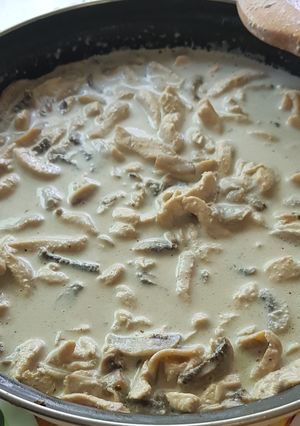 Tejszínes gombás csirkemell recept fotója